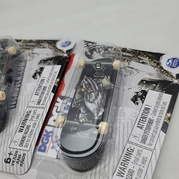 Spin Master Tech Deck DGK Ultra Rare Graphic Changing Skateboard - Picture 3 of 4